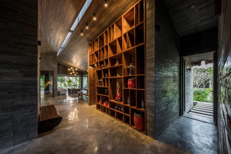 Nhà vườn của vị doanh nhân Sài Gòn có hồ cá Koi độc đáo