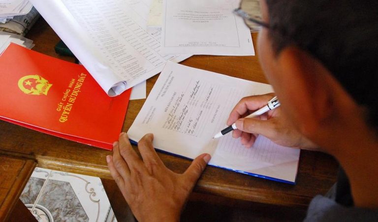 Năm 2021, người dân có thể làm thủ tục cấp sổ đỏ tại nhà Năm 2021, người dân có thể làm thủ tục cấp sổ đỏ tại nhà